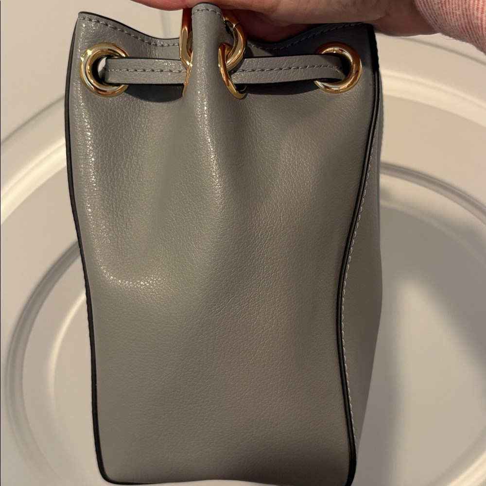 Marc Jacobs Grey Leather Drawstring Bucket Bag - Picture 6 of 14
